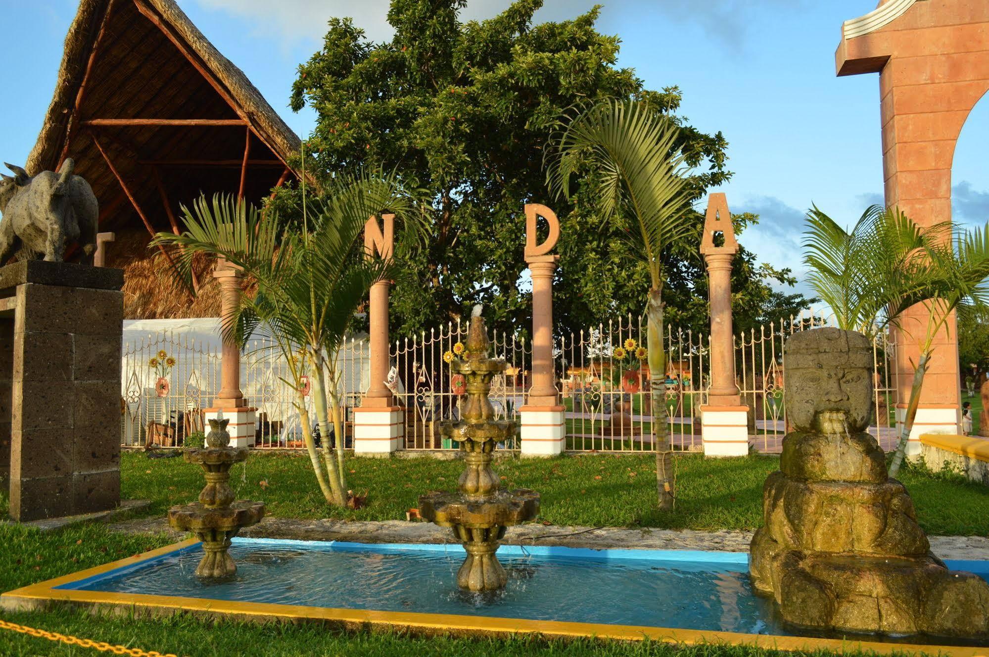 Hotel Hacienda Ixtlan 코수멜 외부 사진