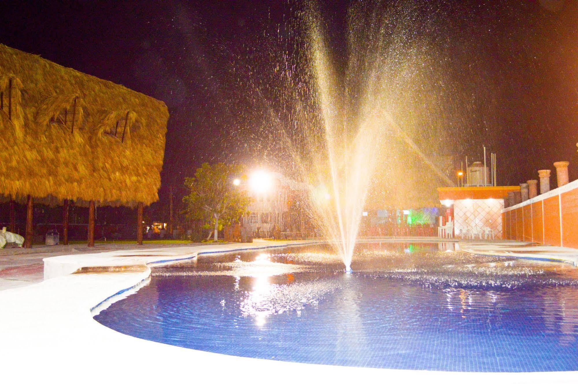 Hotel Hacienda Ixtlan 코수멜 외부 사진