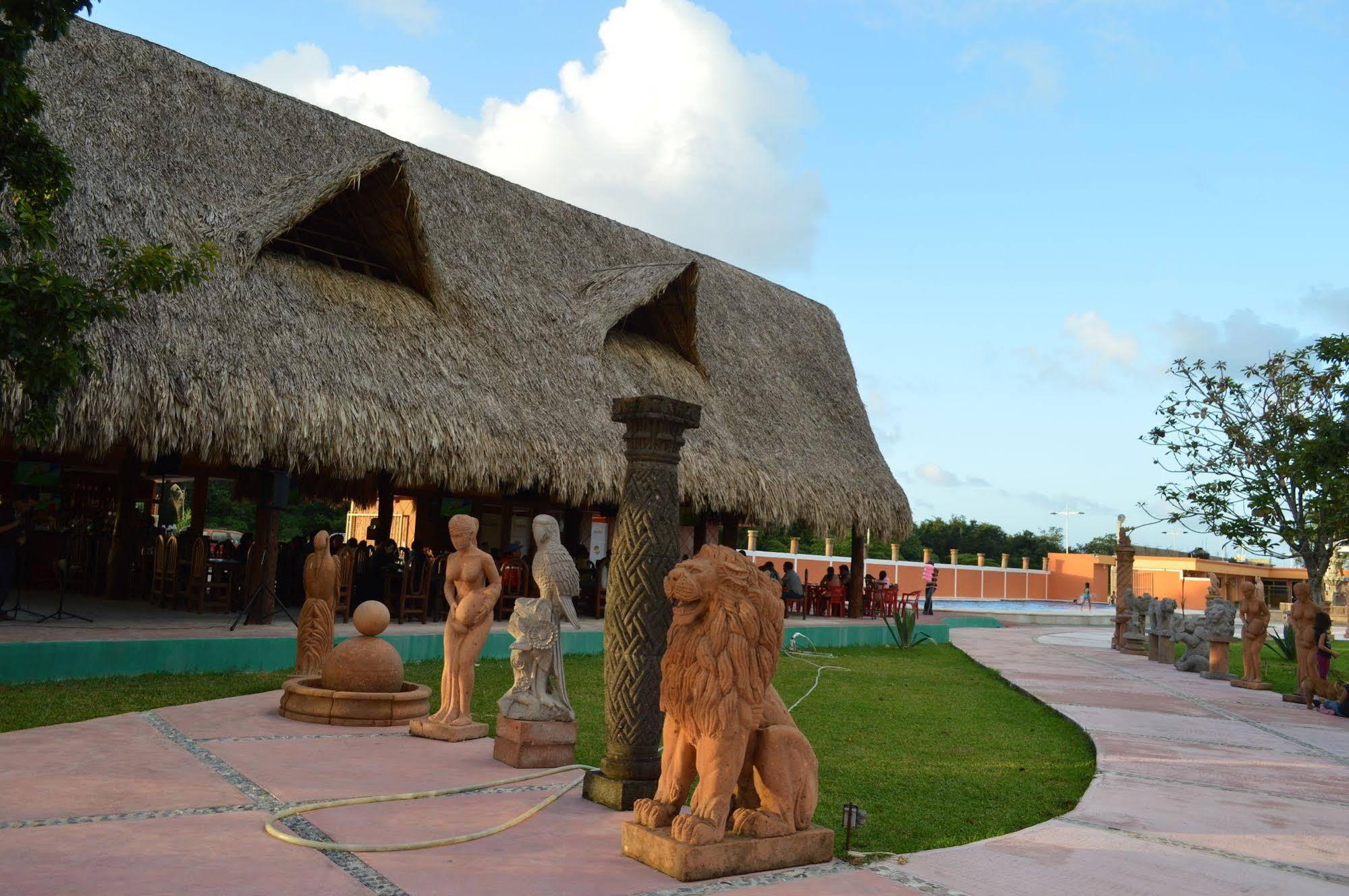 Hotel Hacienda Ixtlan 코수멜 외부 사진