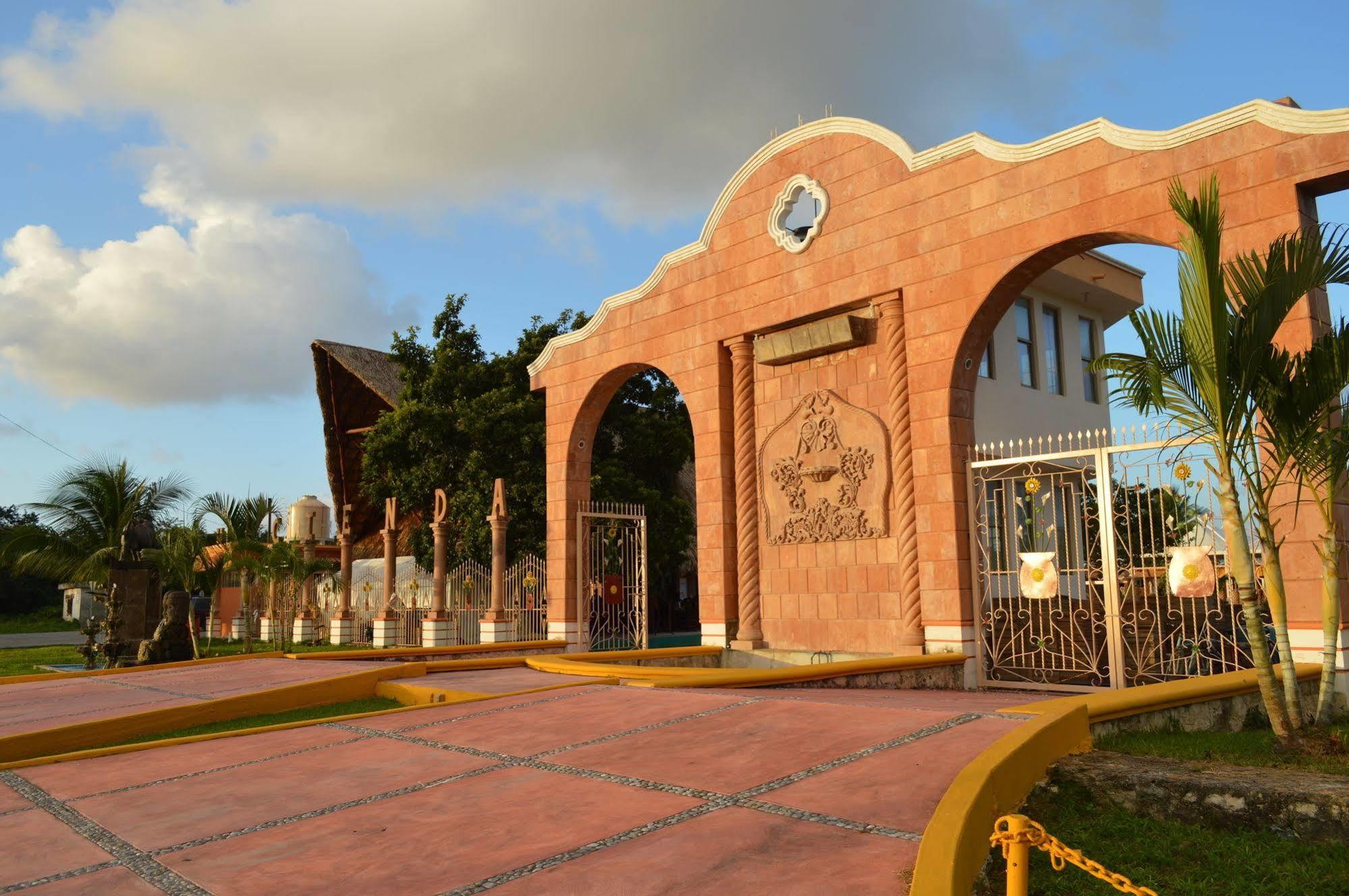 Hotel Hacienda Ixtlan 코수멜 외부 사진