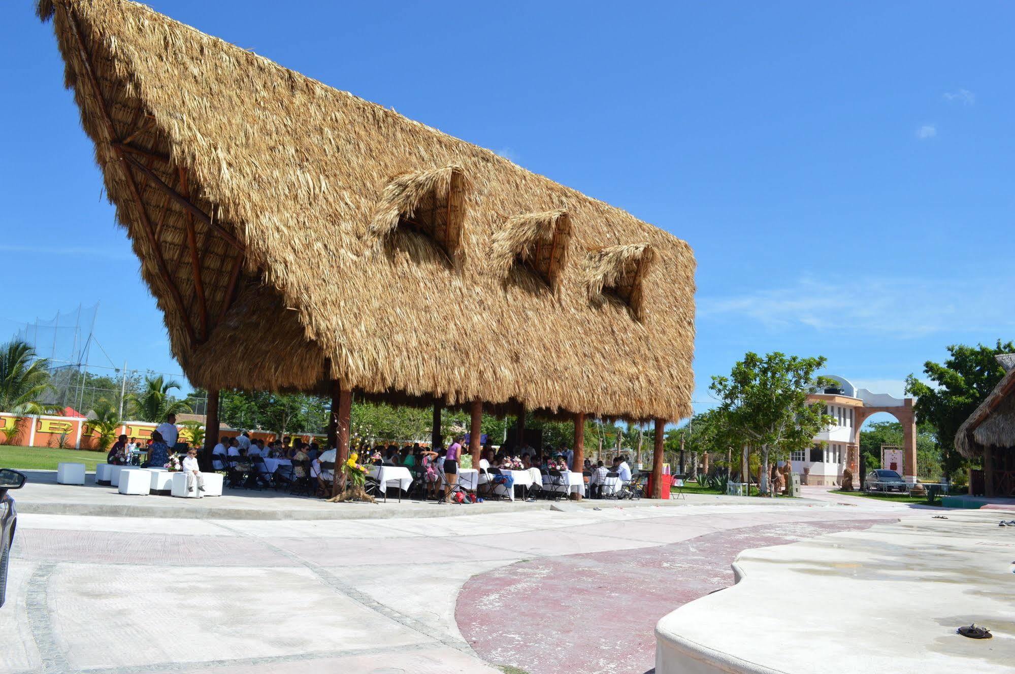Hotel Hacienda Ixtlan 코수멜 외부 사진
