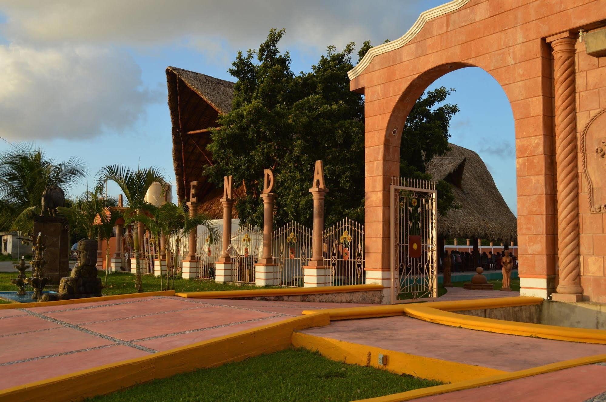 Hotel Hacienda Ixtlan 코수멜 외부 사진